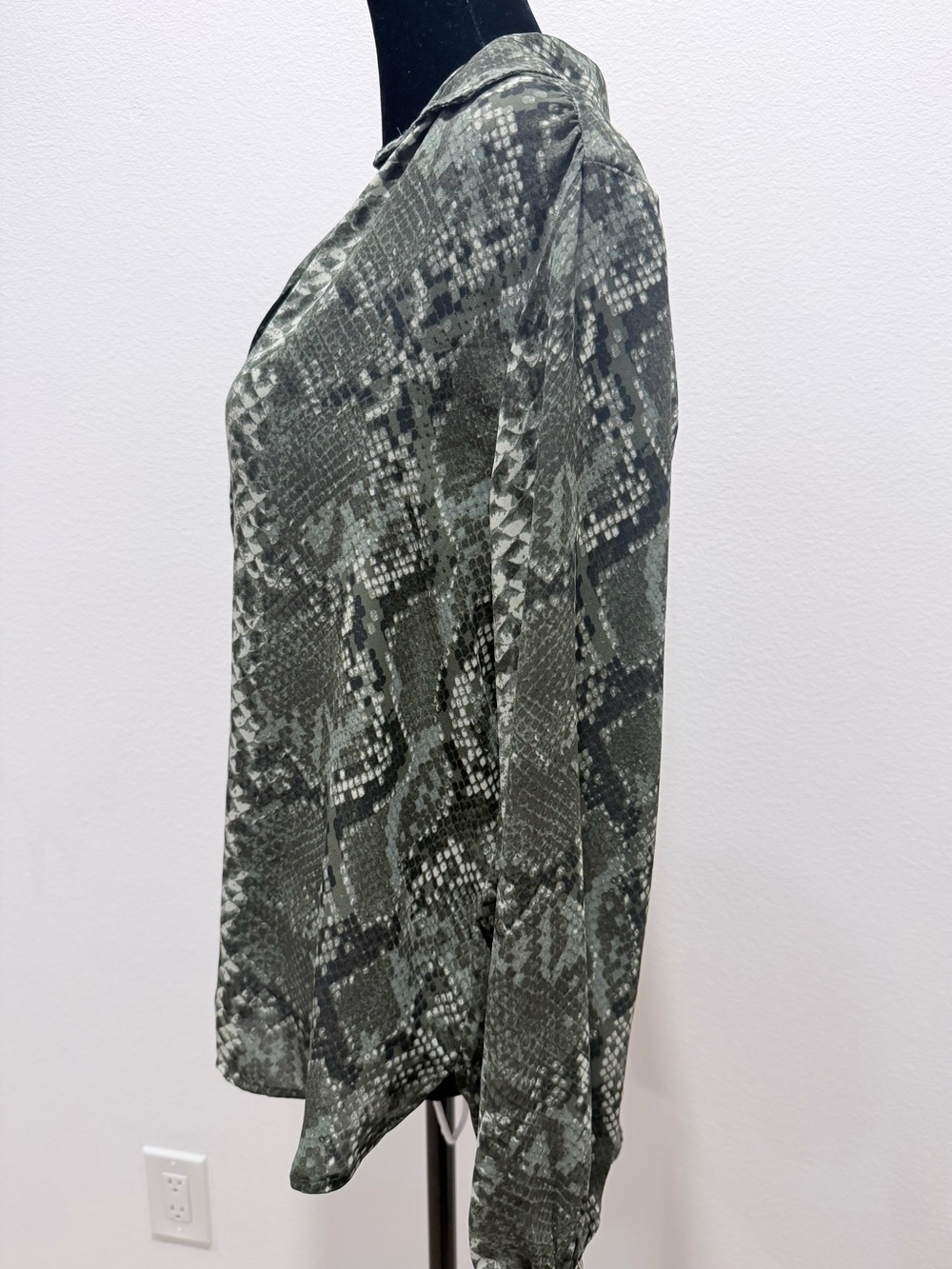 H&M Snake-Print Blouse - Picture 5 of 6